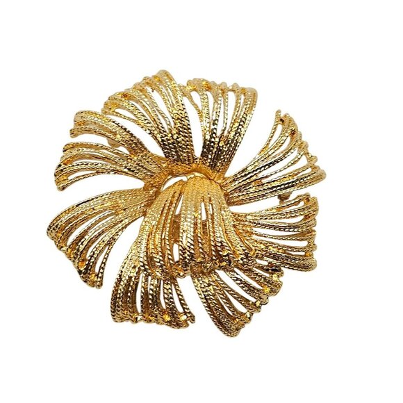 Vintage Gold Tone Floral Spray Brooch Pin Jewelry Unsigned Monet - Picture 1 of 4
